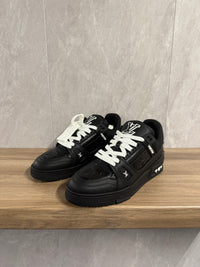 LV Trainer Zwart (zwarte zool)