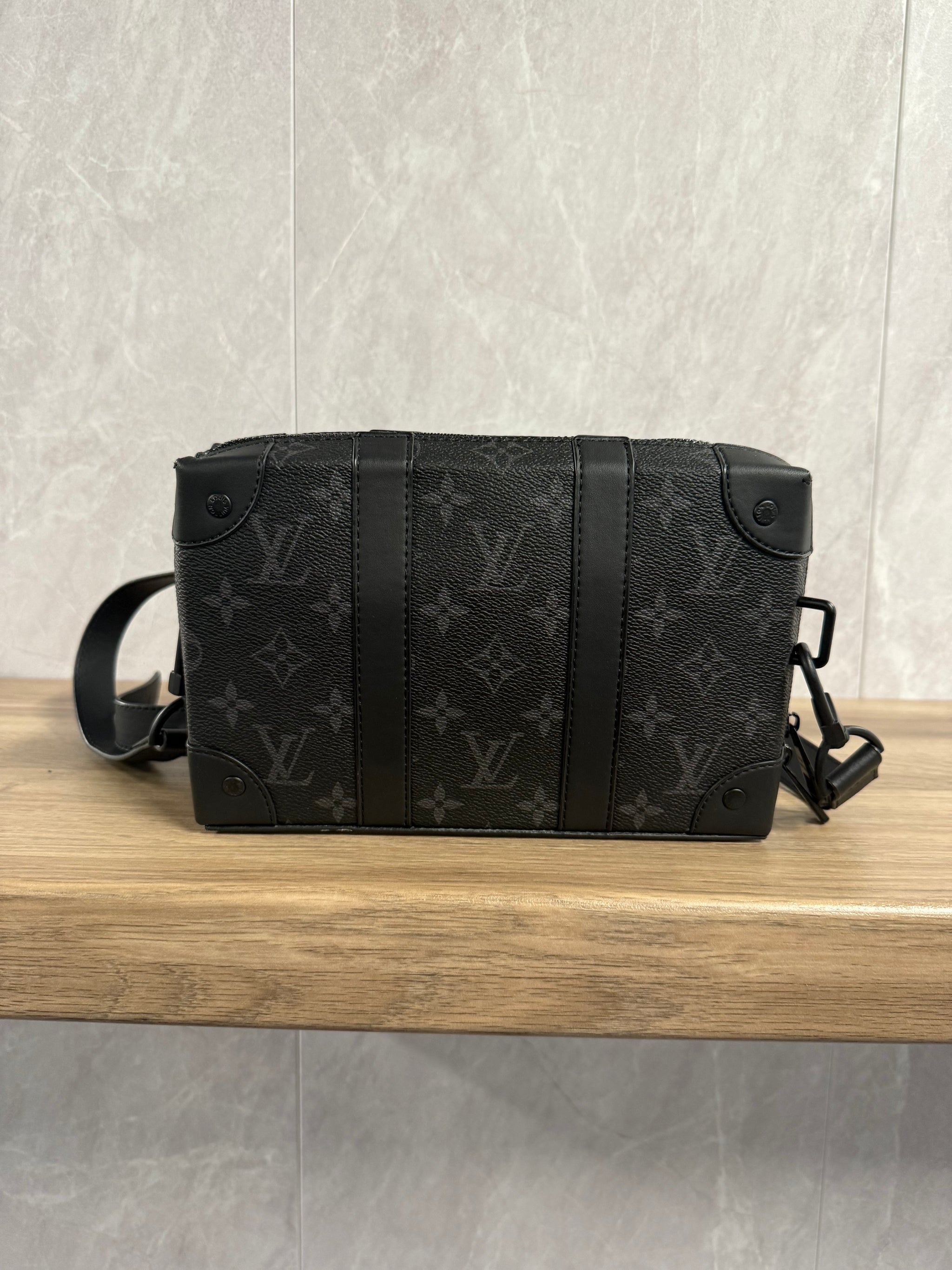 LV Soft Trunk Bag Zwart