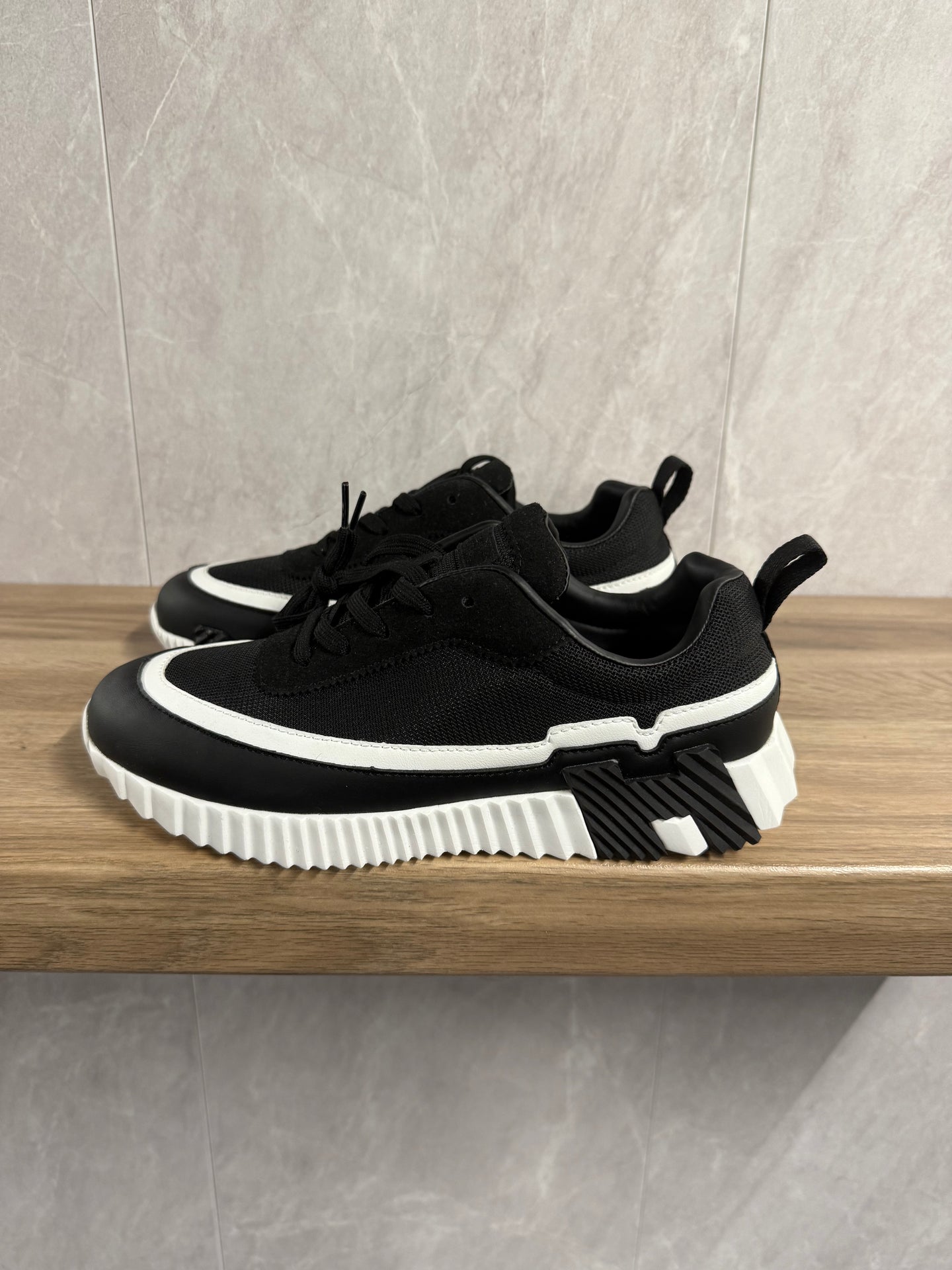 Hermes Bouncing Sneakers Zwart (witte streep)