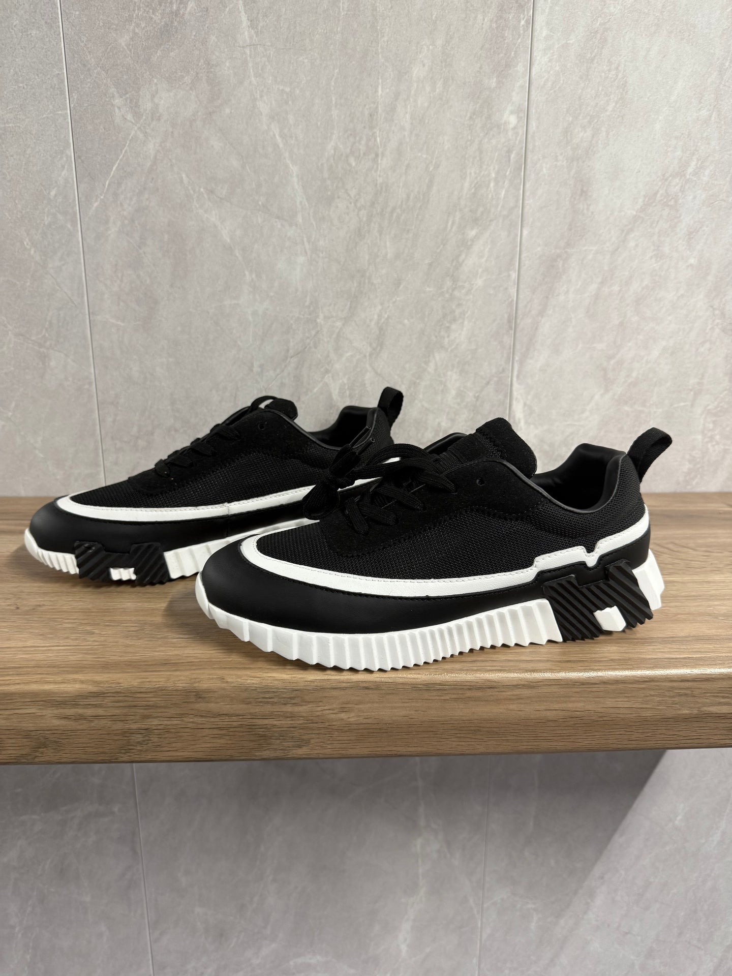 Hermes Bouncing Sneakers Zwart (witte streep)
