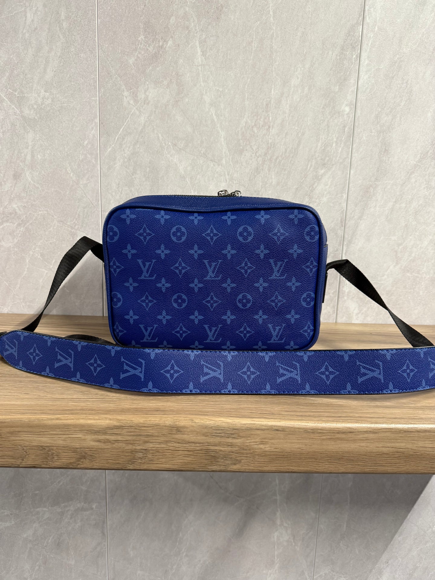 LV Outdoor Messenger Blauw