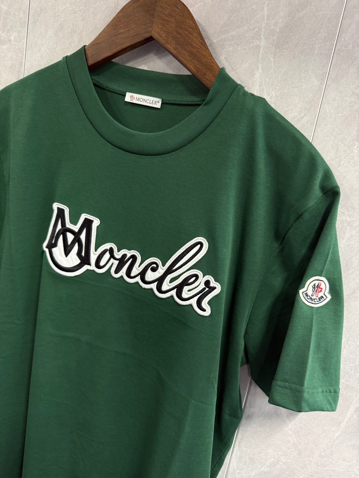 T-Shirt Moncler Groen (Gestikt borst)