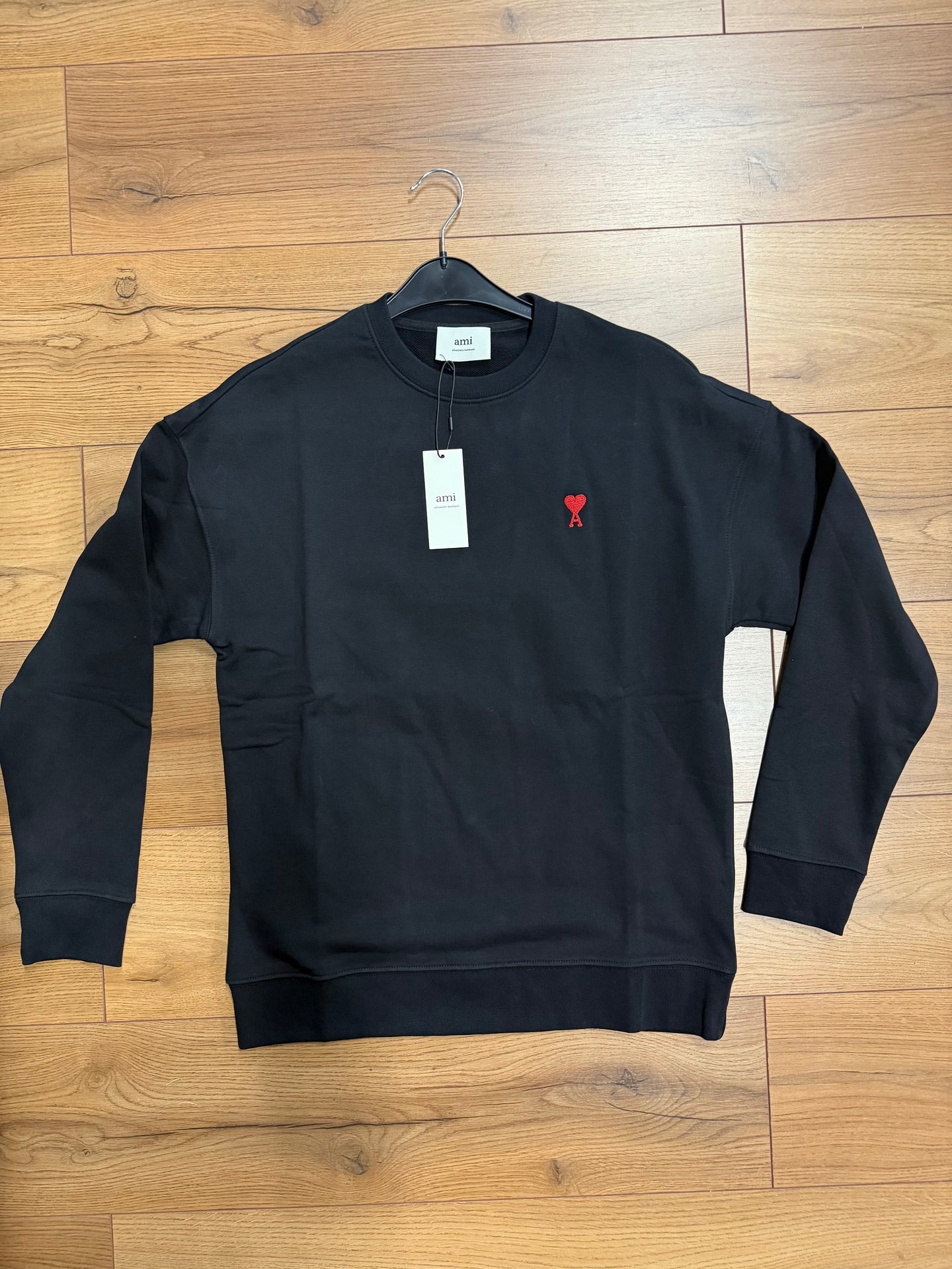 AMI ZWART (rood) SWEATER