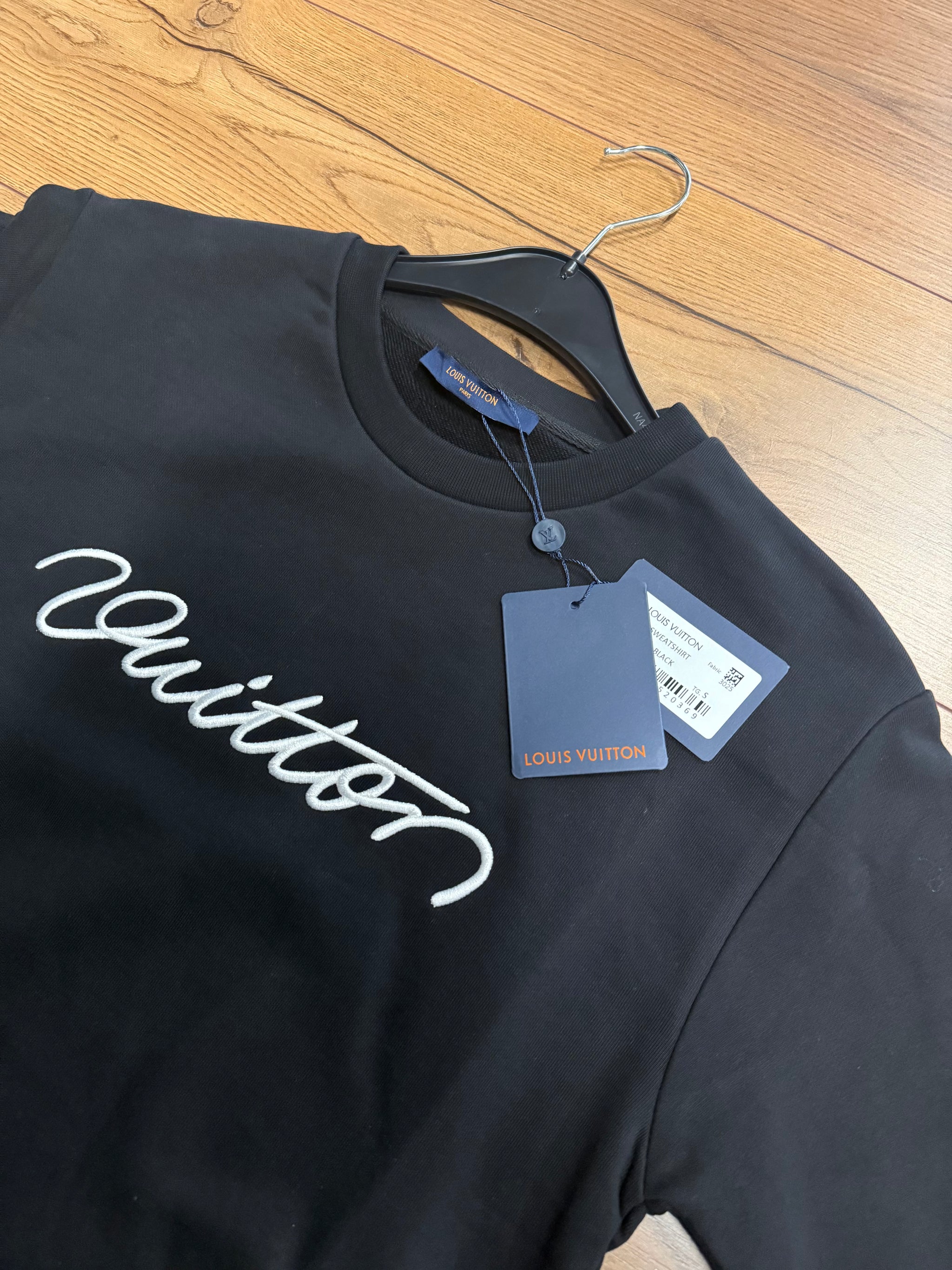 LV SWEATER ZWART (gestikt)