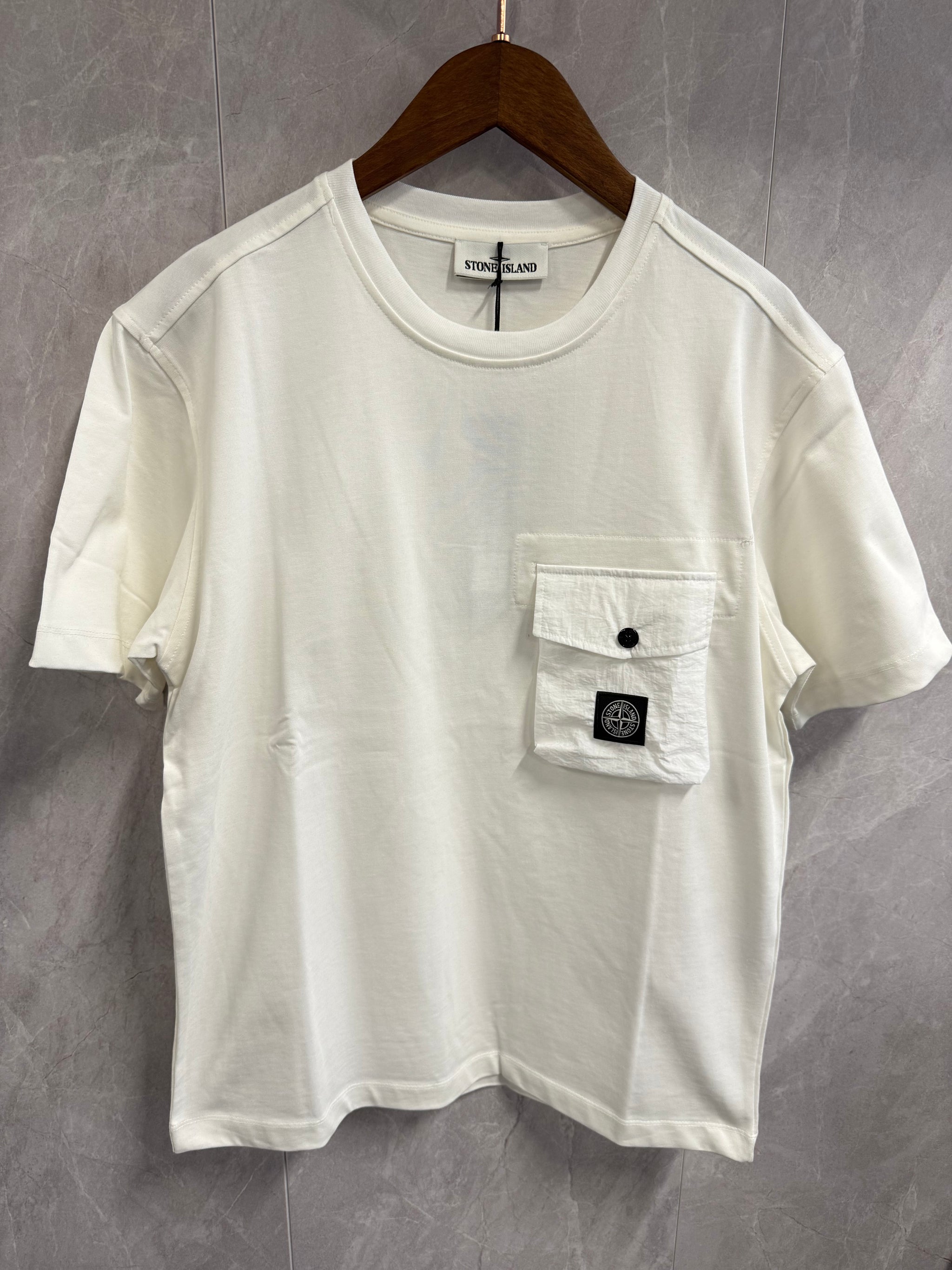 T-Shirt Stone Island Wit (borst re-nylon)