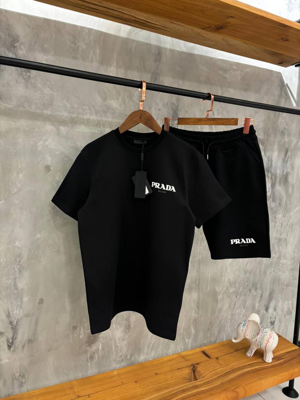 ZOMERSET PRADA ZWART (TEKST)
