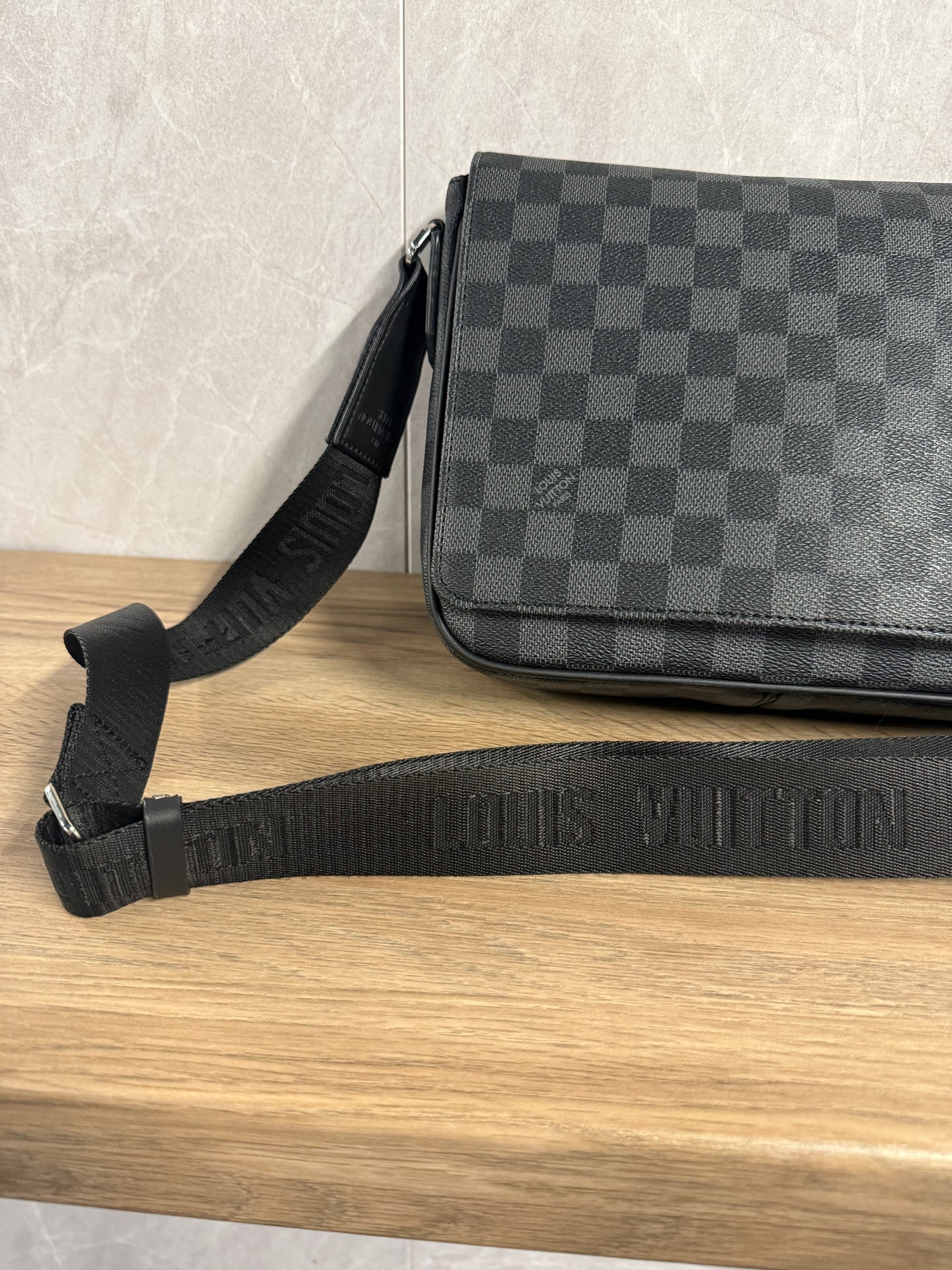 LV District Messenger Bag Grijs Blokken