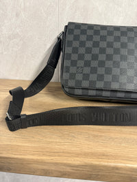 LV District Messenger Bag Grijs Blokken