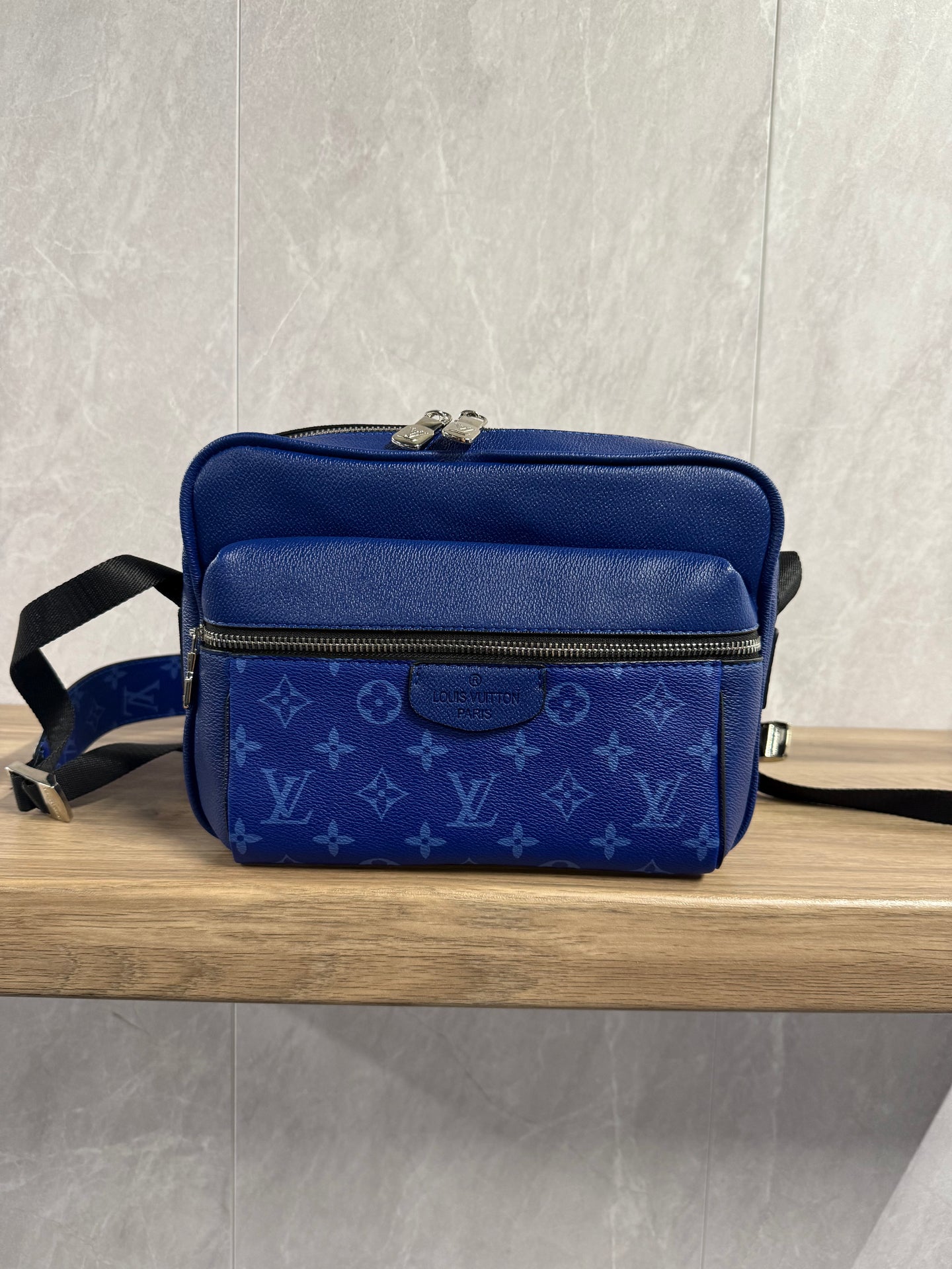 LV Outdoor Messenger Blauw