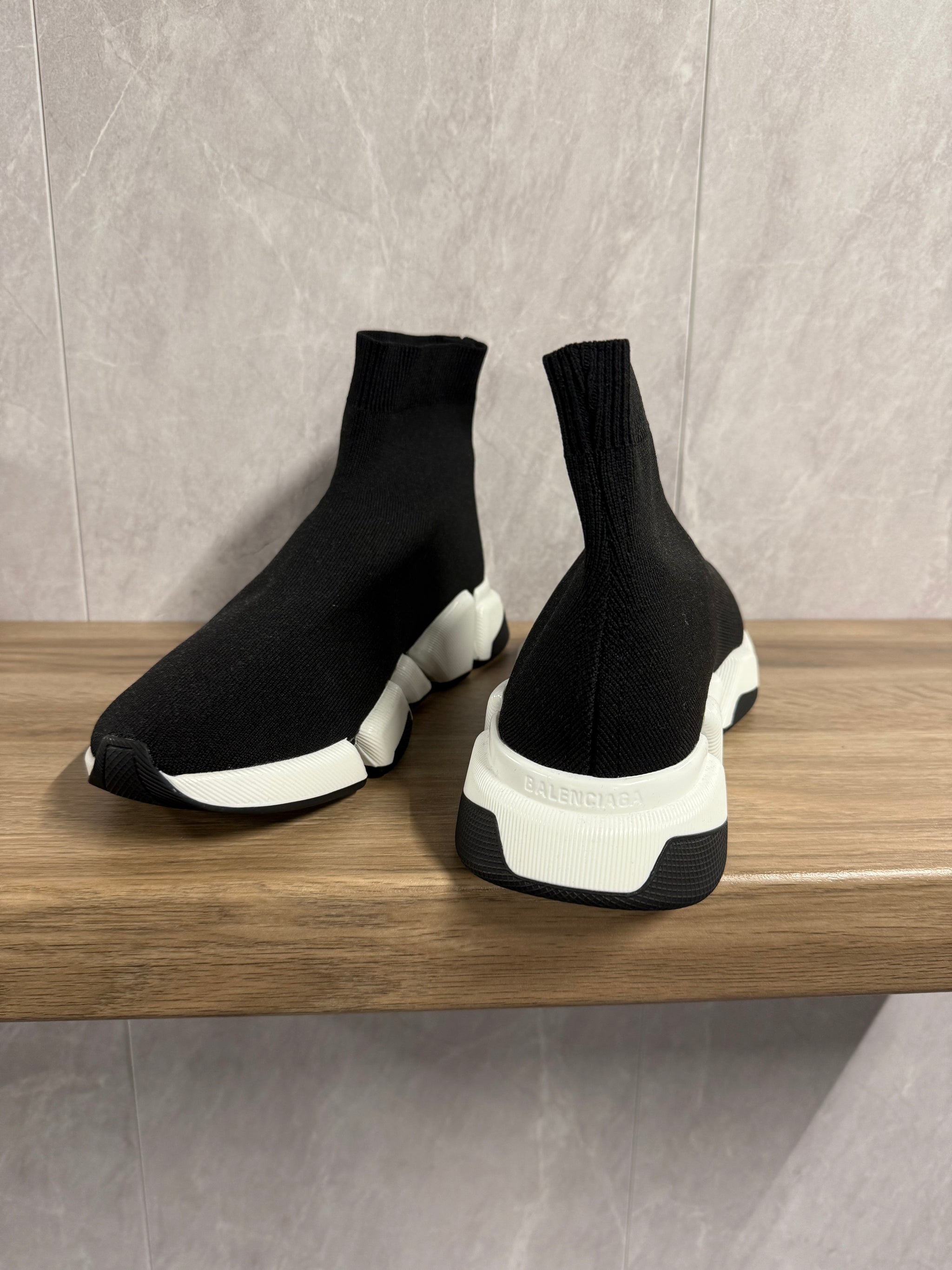 Balenciaga Speedrunner 2.0 Zwart (witte zool)