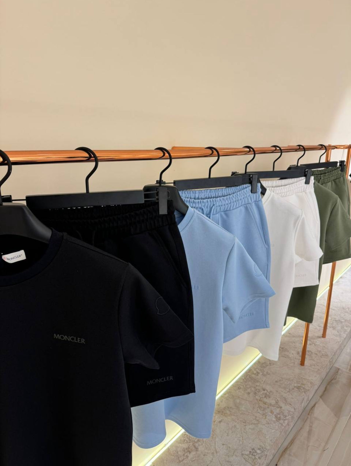 ZOMERSET MONCLER ZWART (tekst)