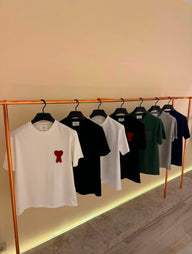 Ami T-Shirt Zwart (Rode hart groot)
