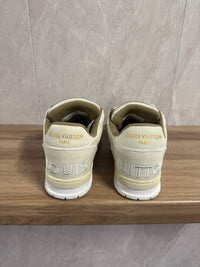 LV Skates Bruin
