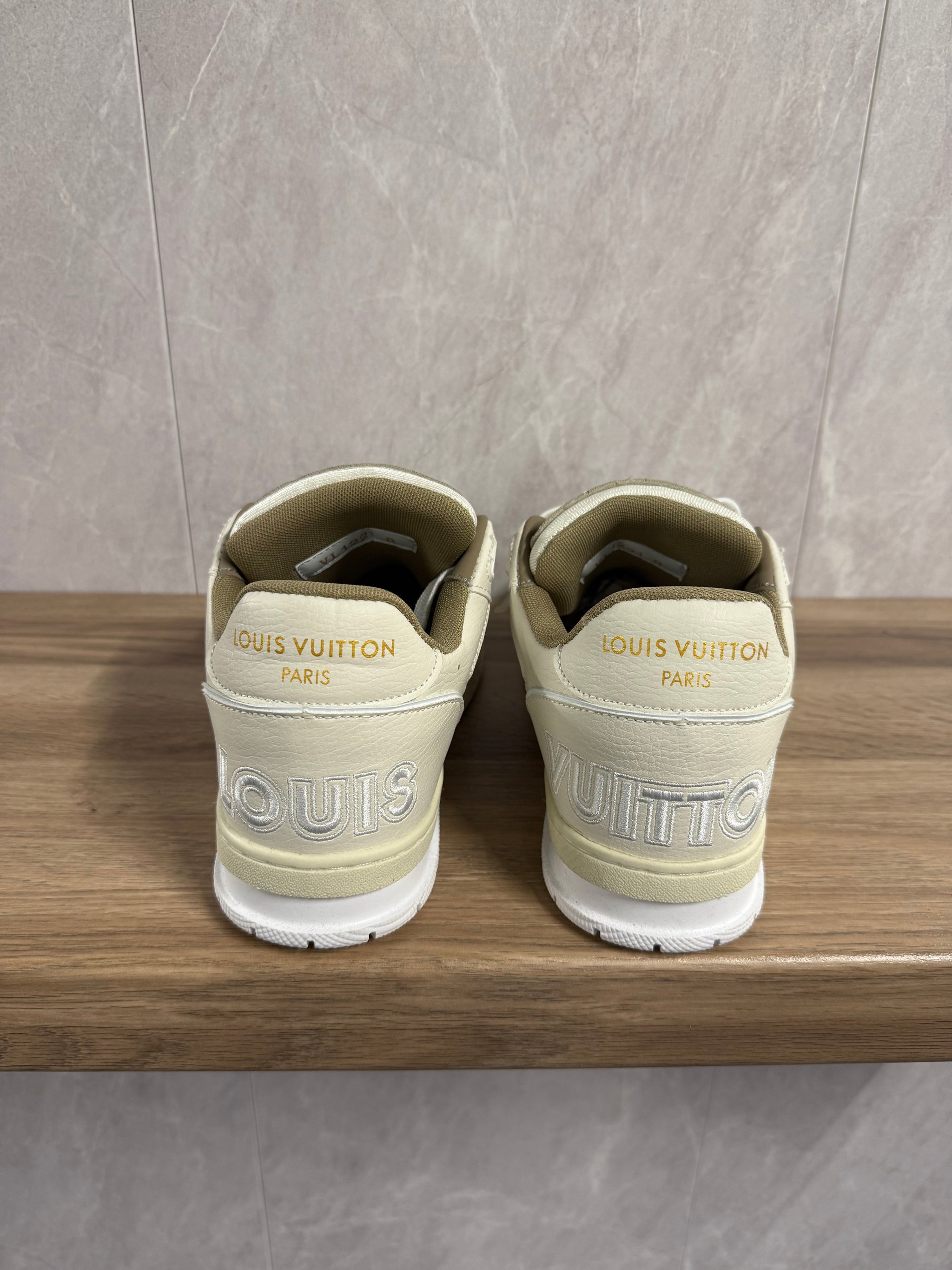 LV Skates Bruin