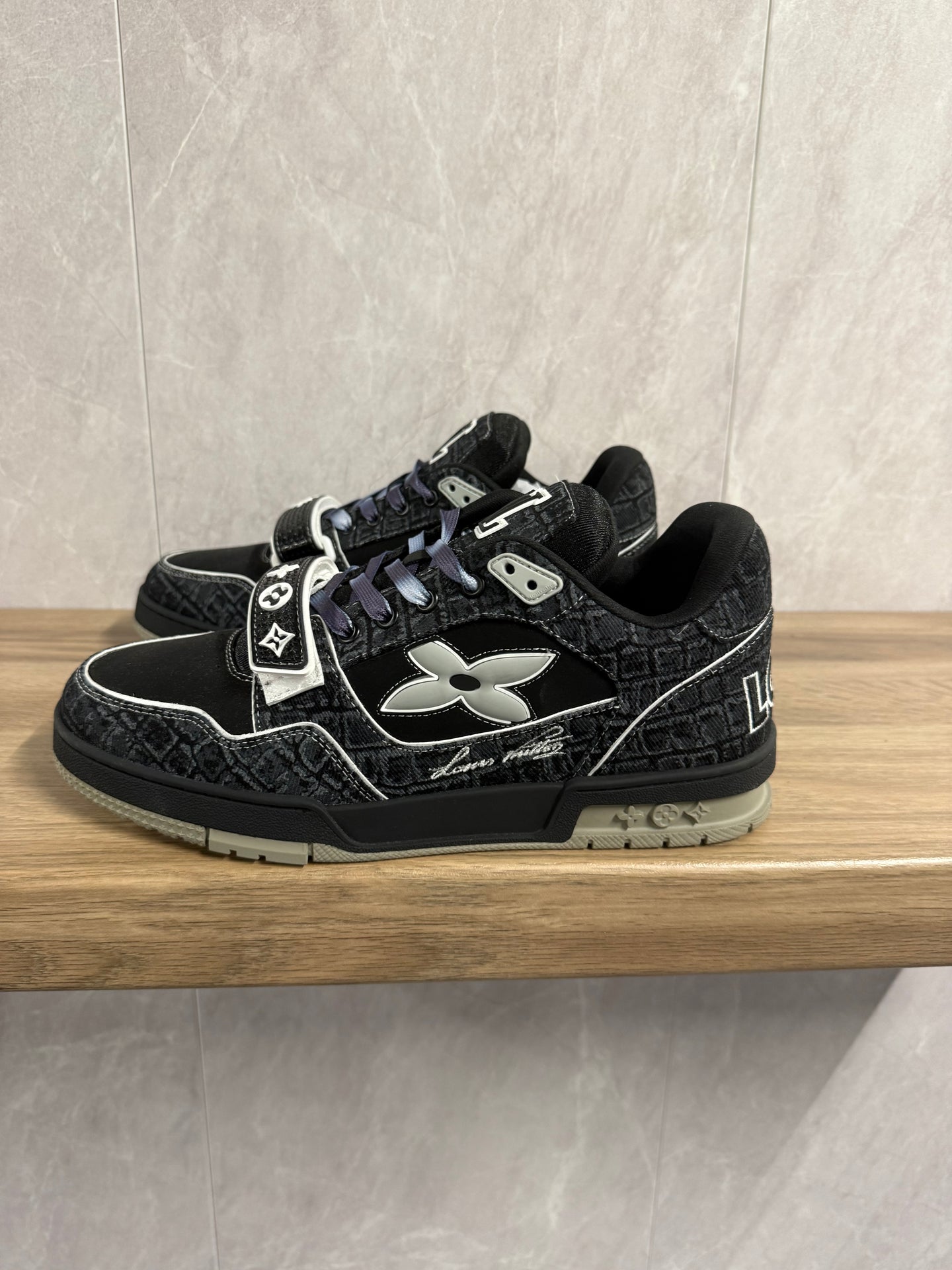 LV Trainer Grijs Zwart