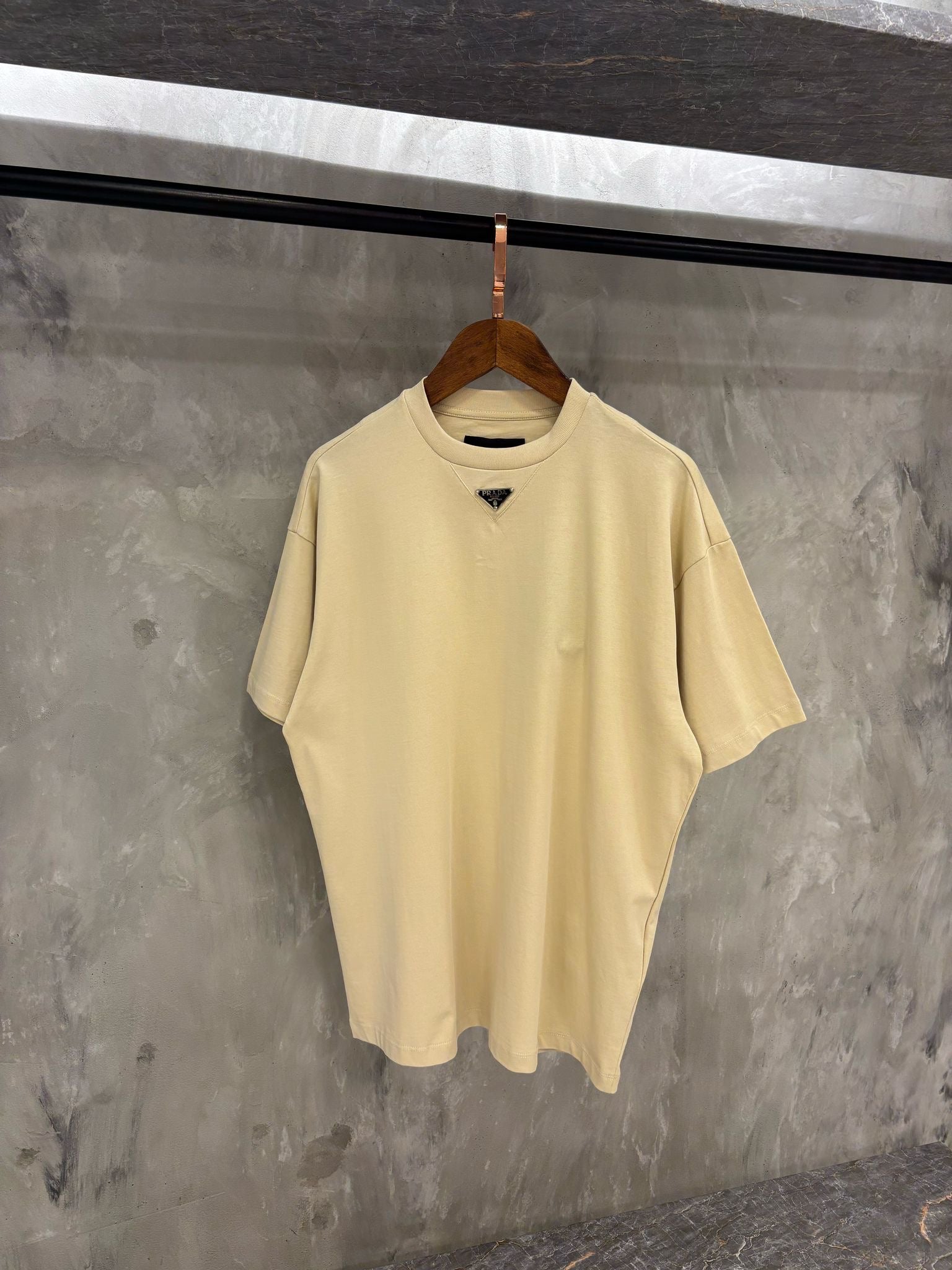 Prada T-Shirt Beige (logo hals)