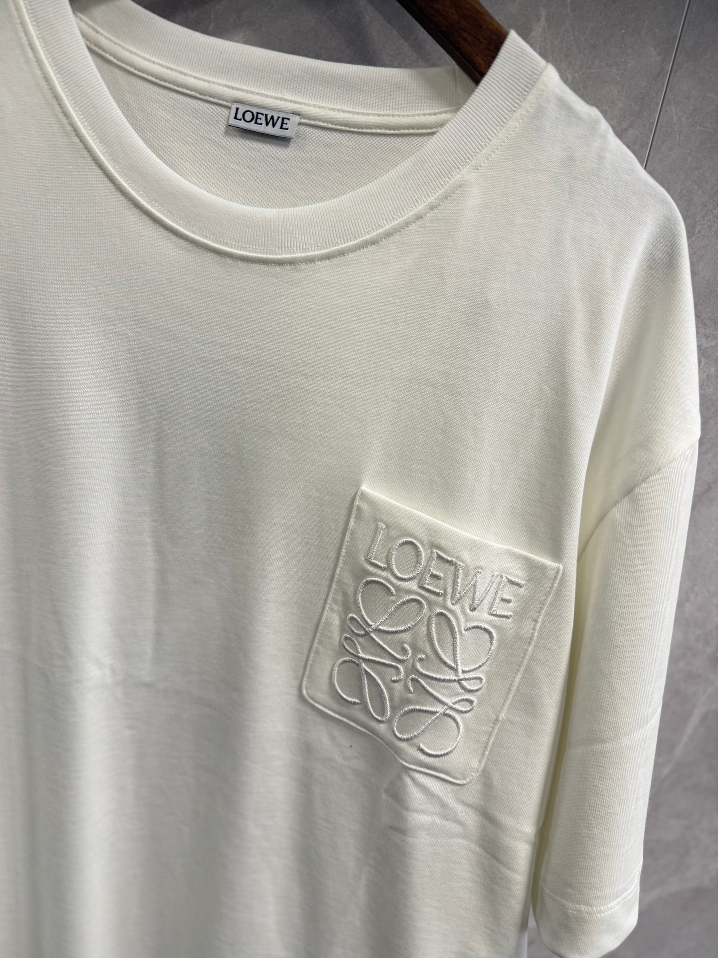 T-Shirt Loewe Wit (zak borst)