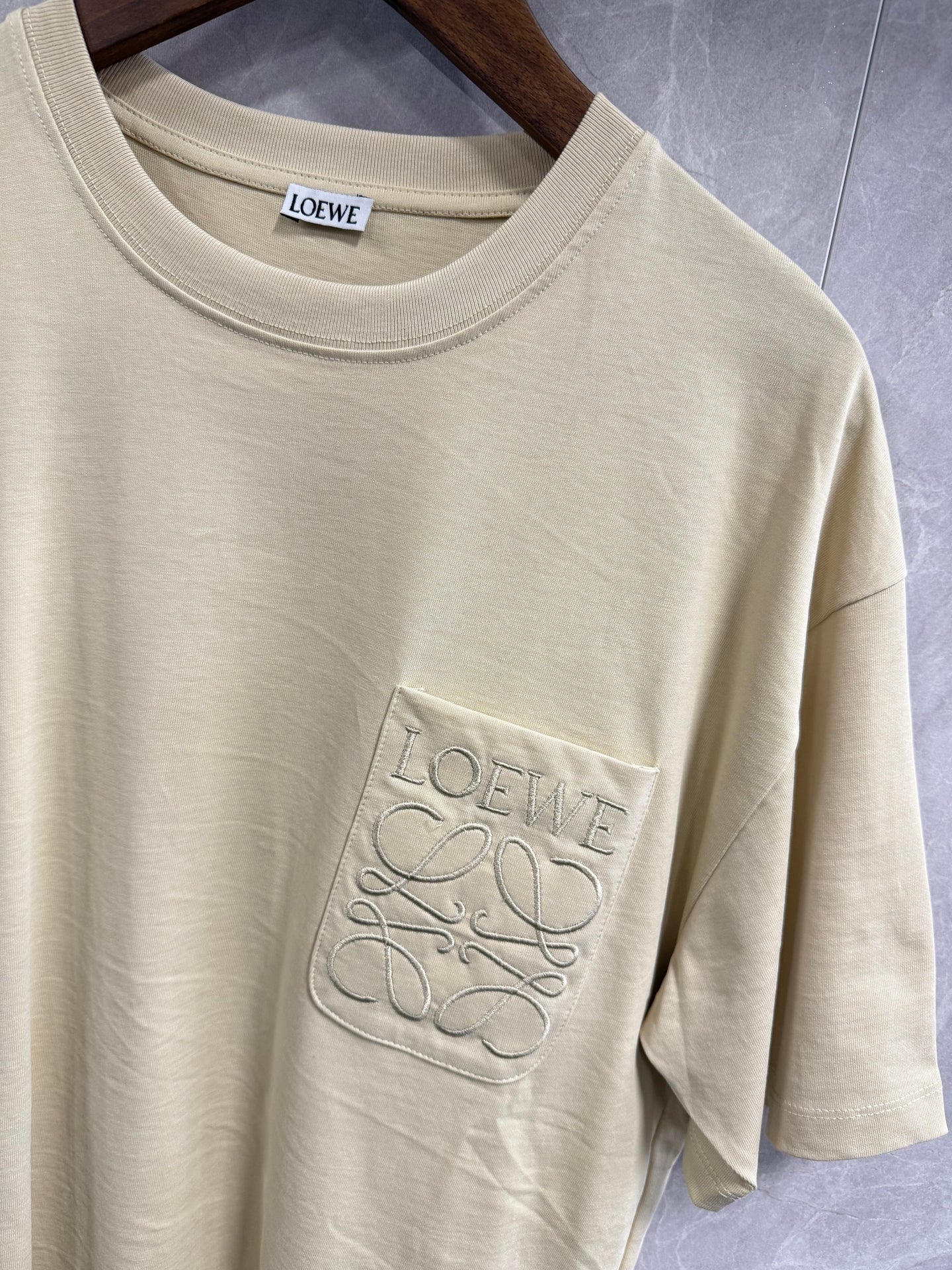 T-Shirt Loewe Beige (zak borst)