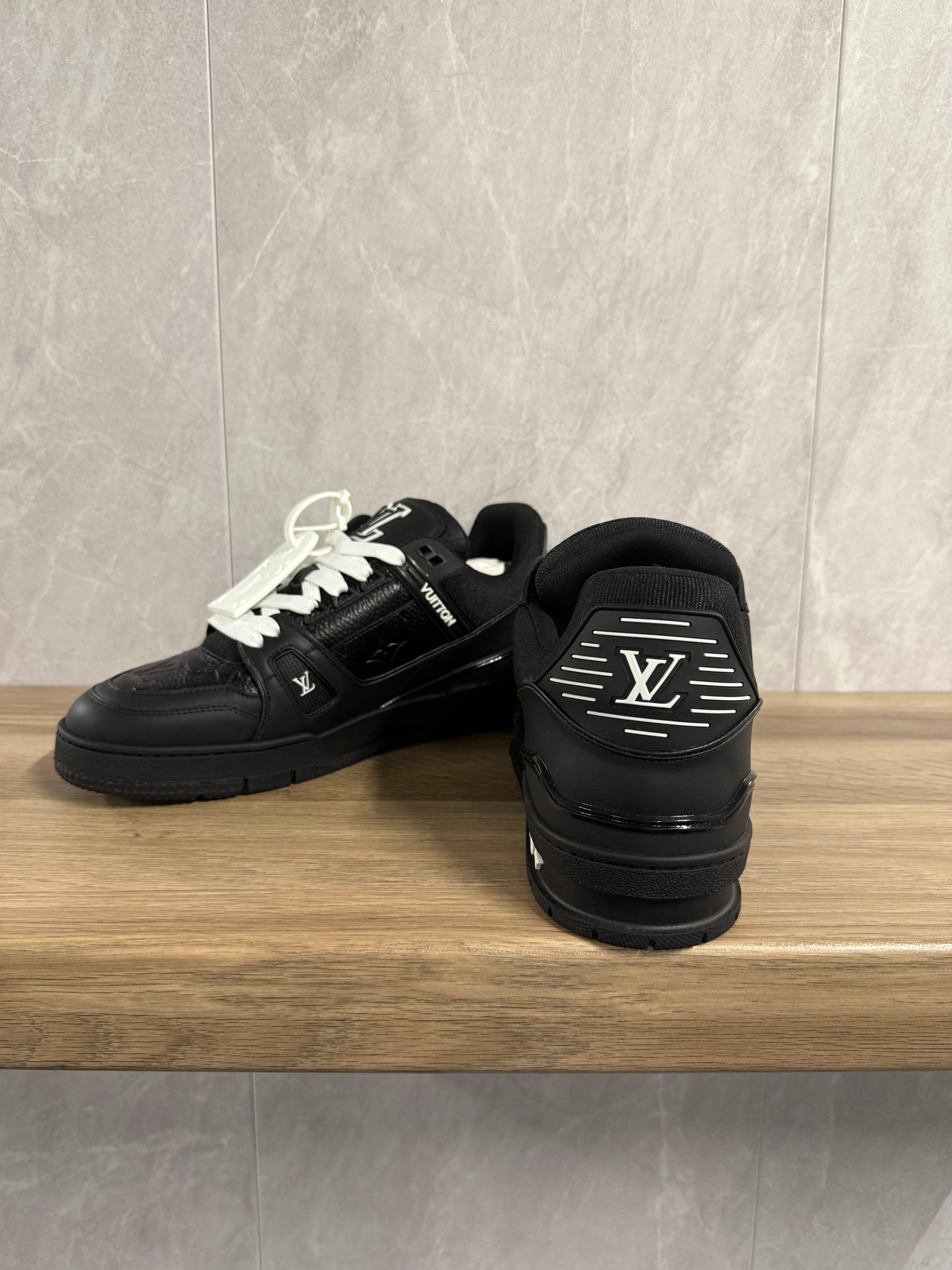LV Trainer Zwart (zwarte zool)