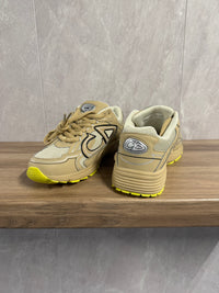 Dior B30 Beige Bruin