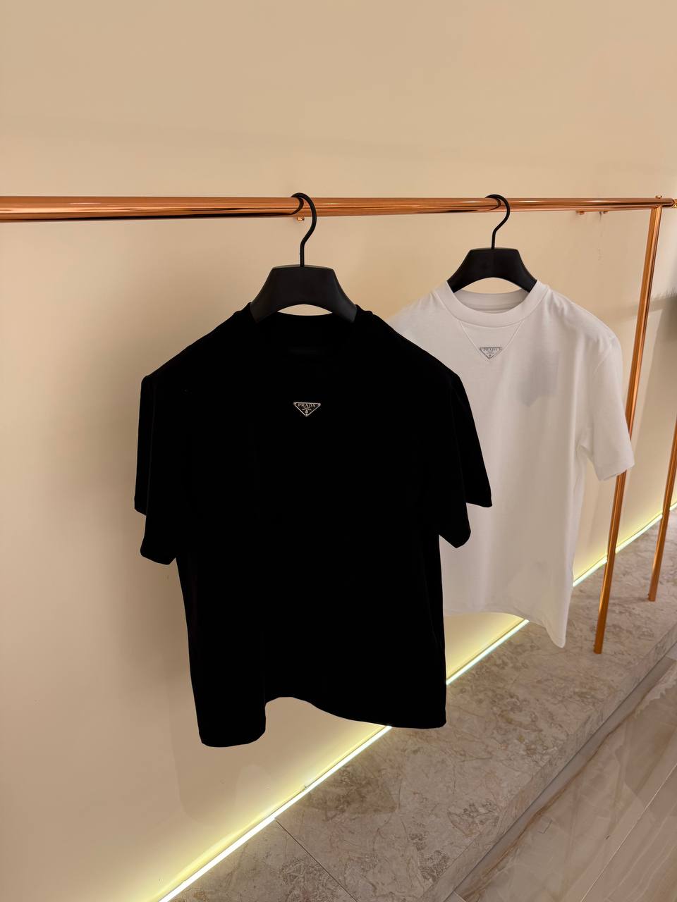 T-Shirt Prada Zwart (logo hals)