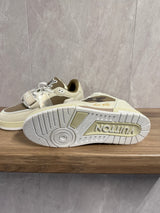 LV Skates Bruin