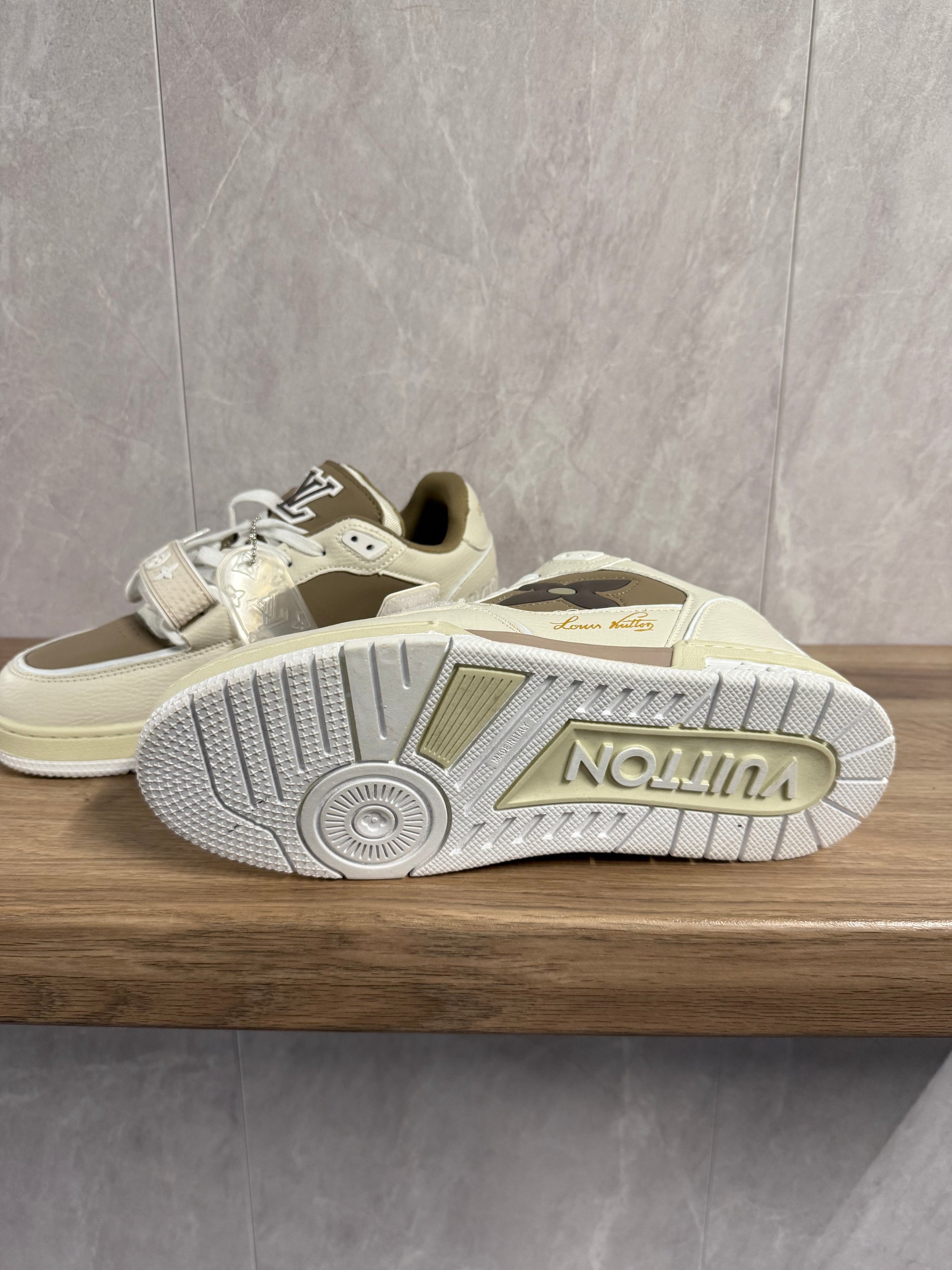LV Skates Bruin