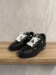 LV Trainer Zwart (zwarte zool)