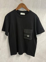 T-Shirt Stone Island Zwart (borst re-nylon)