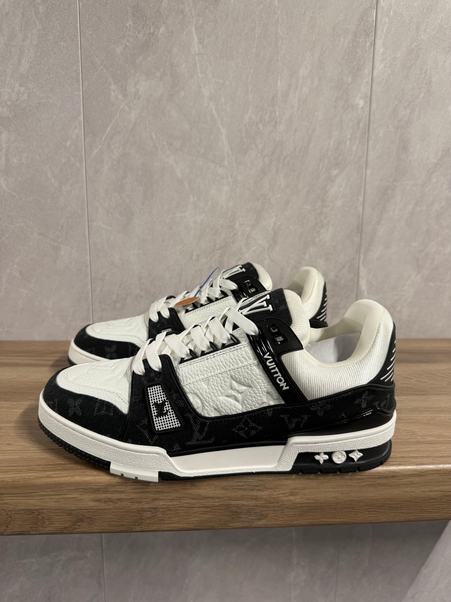 LV Trainer Zwart (witte zool)
