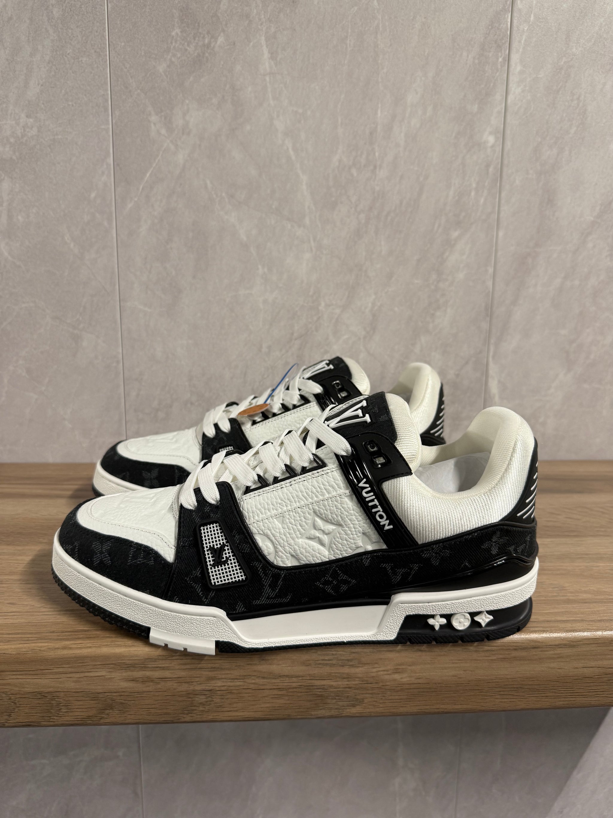LV Trainer Zwart (witte zool)