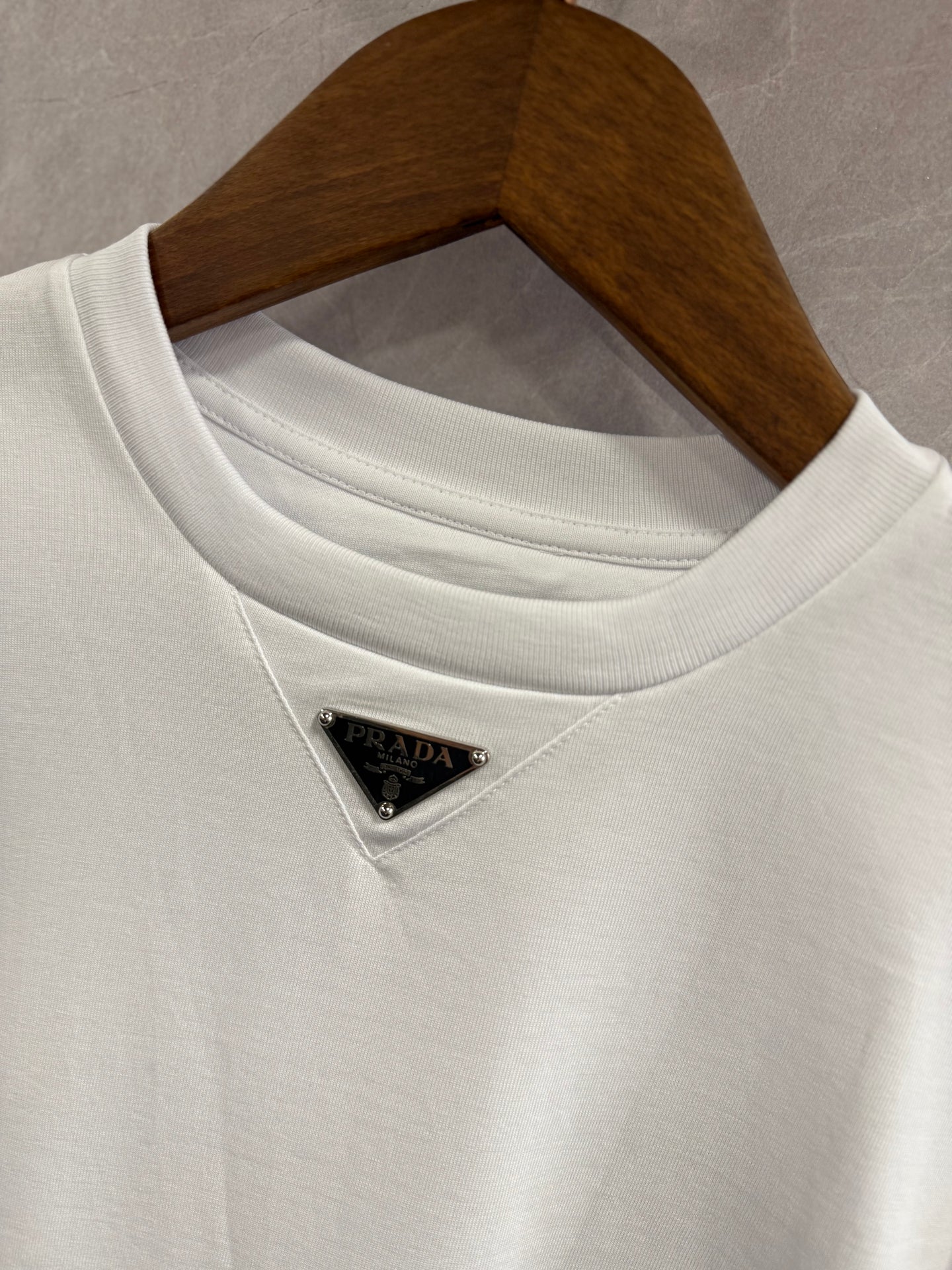 T-Shirt Prada Wit (logo hals)