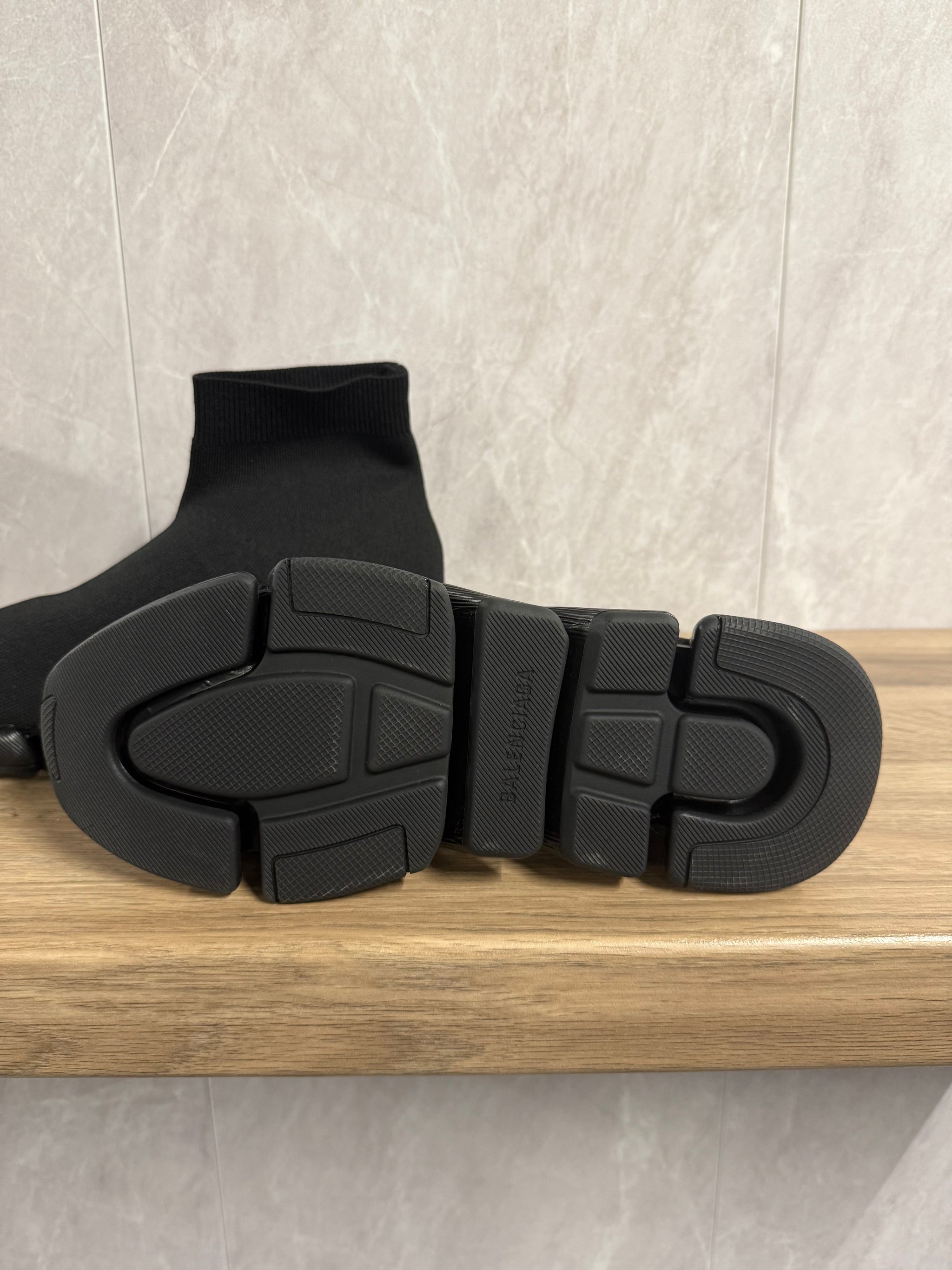 Balenciaga Speedrunner 2.0 Zwart (zwarte zool)