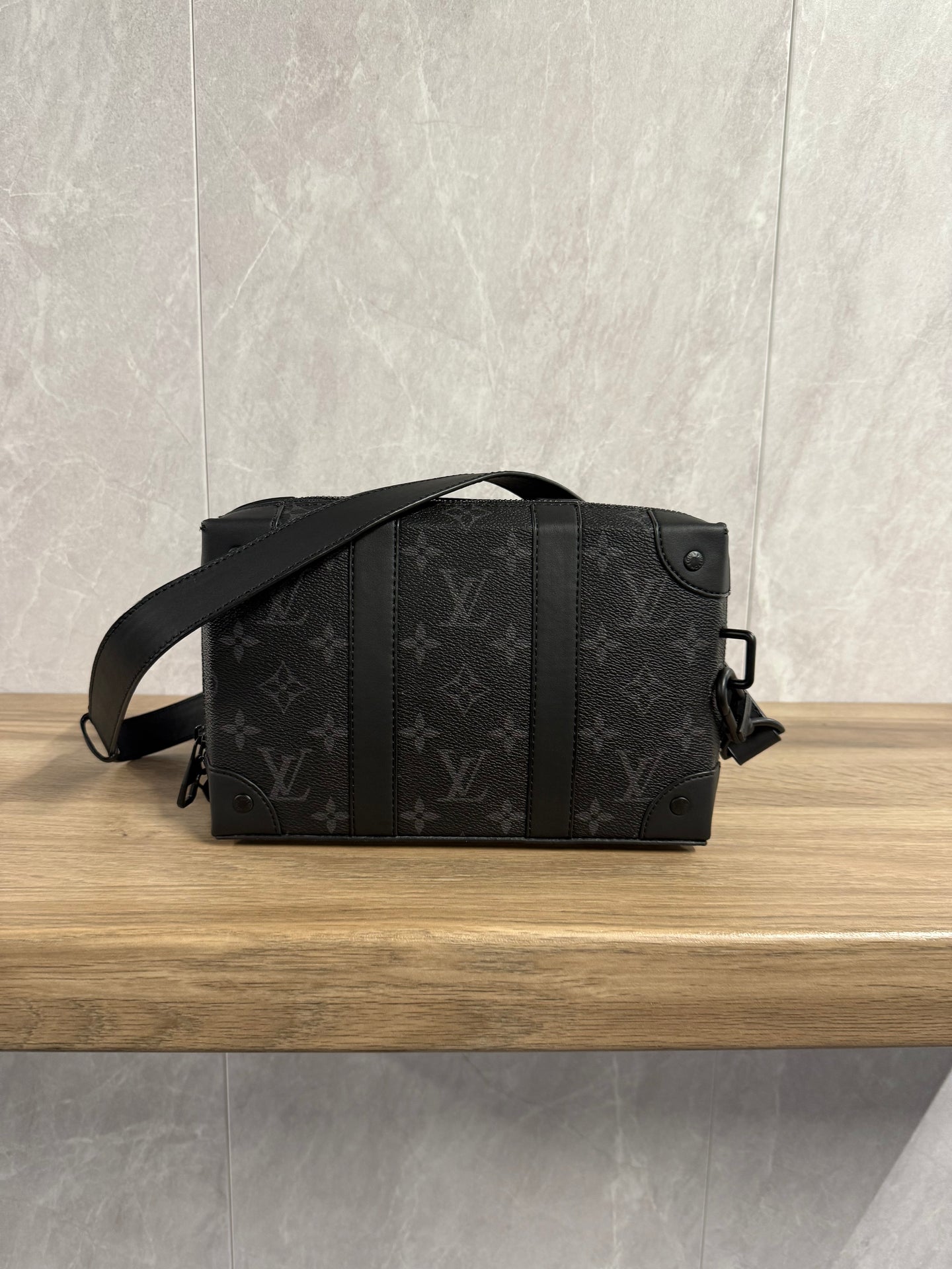 LV Soft Trunk Bag Zwart