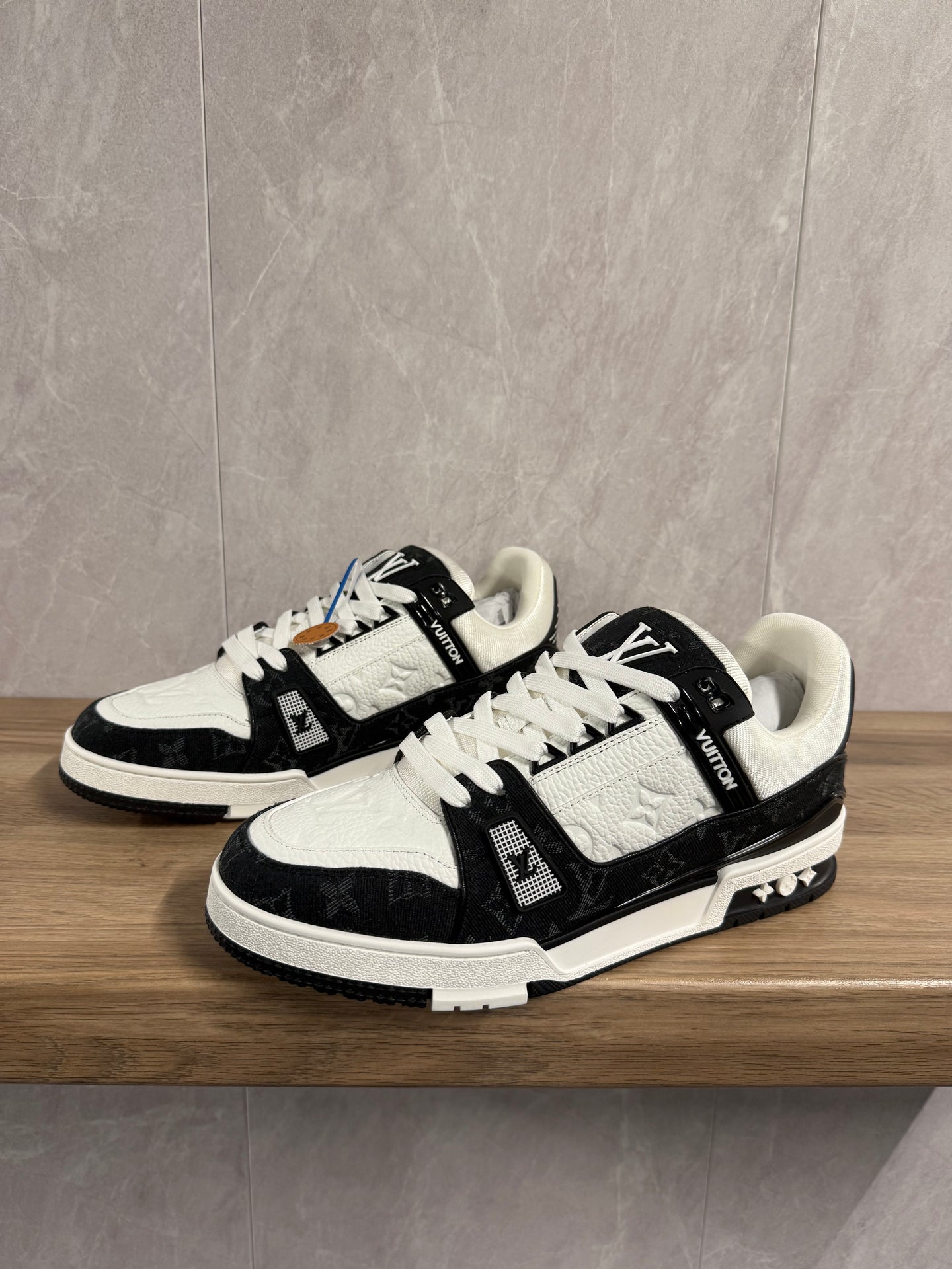 LV Trainer Zwart (witte zool)