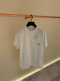 T-Shirt Prada Wit (zak borst)