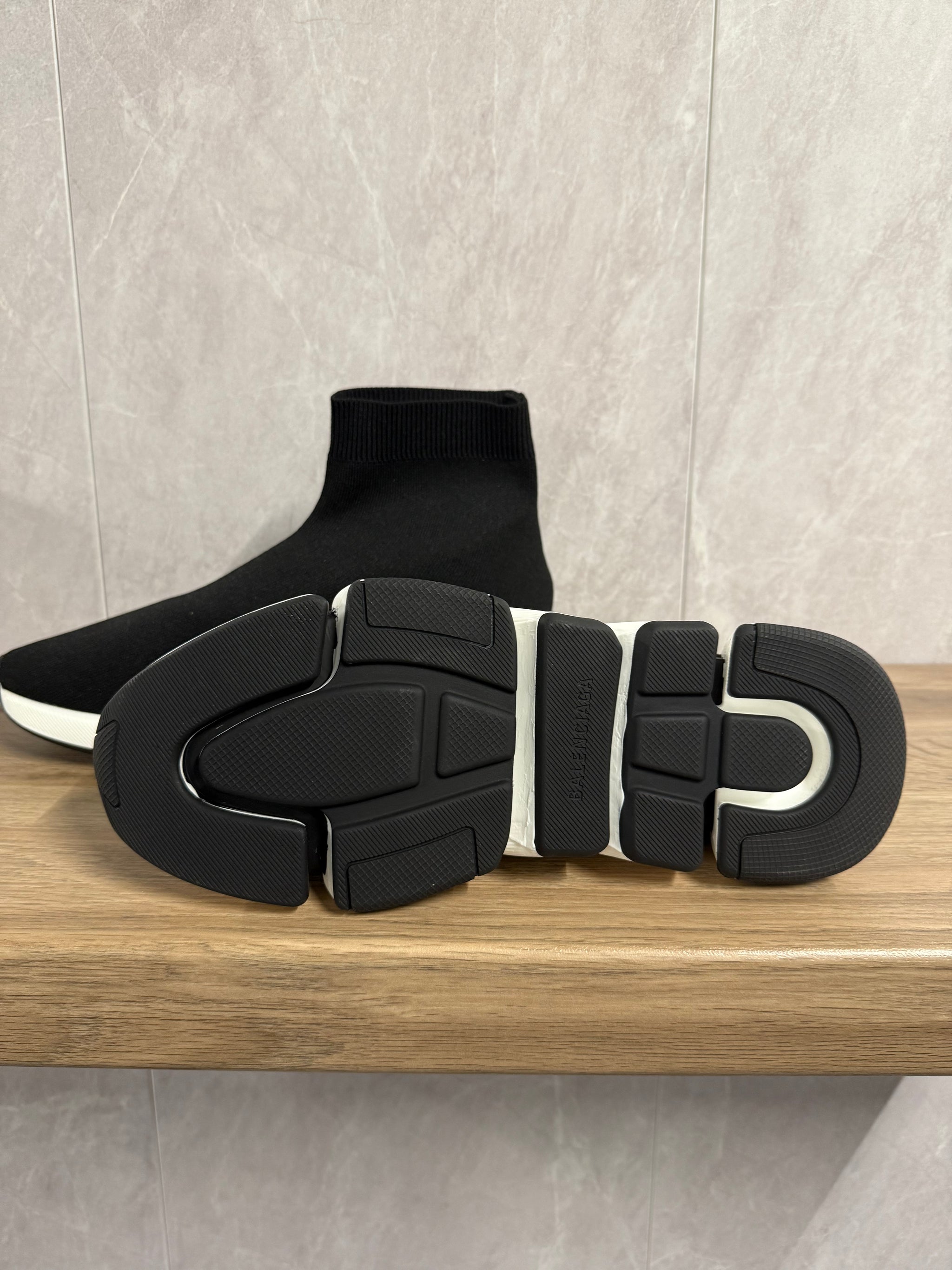 Balenciaga Speedrunner 2.0 Zwart (witte zool)