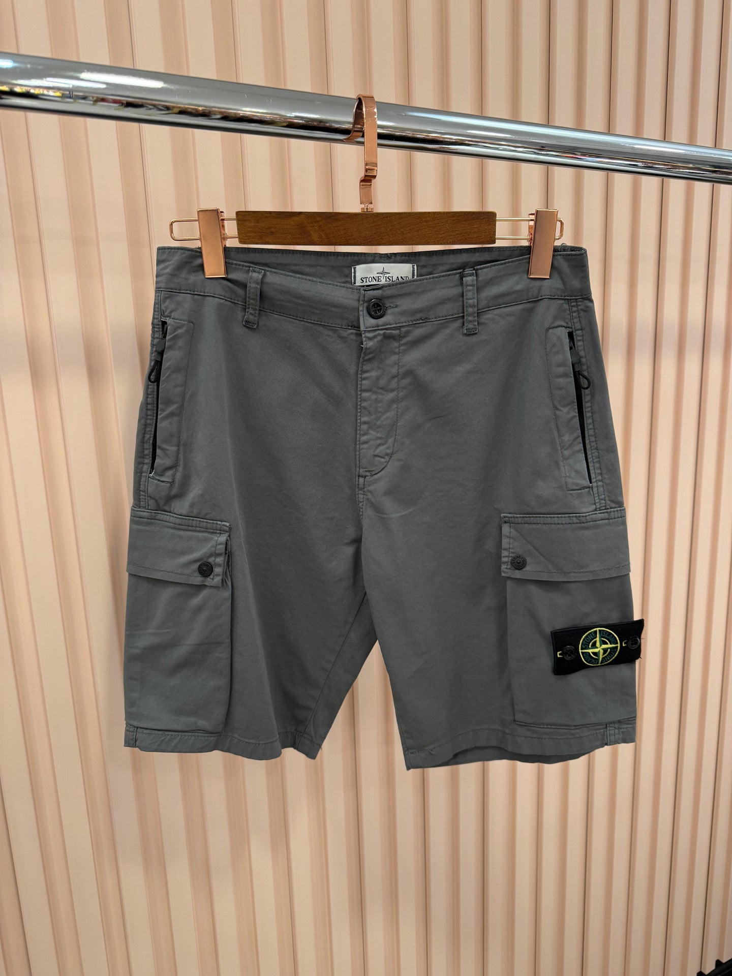 CARGO STONE ISLAND SHORT PANT DONKER GRIJS