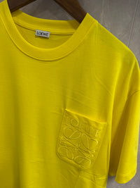 T-Shirt Loewe Geel (zak borst)