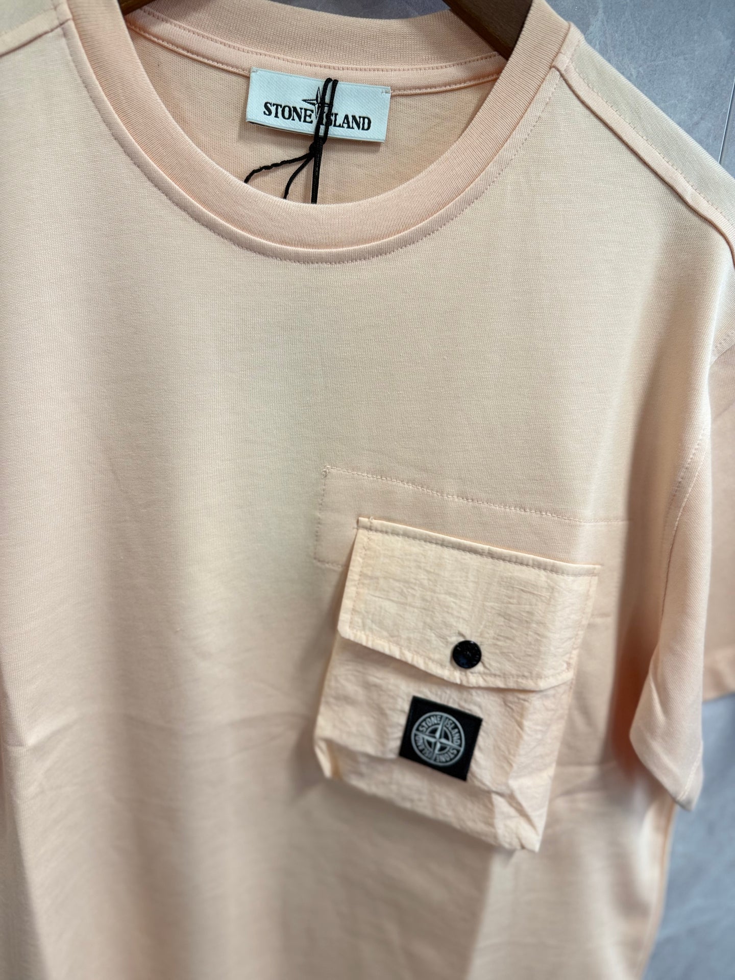 T-Shirt Stone Island Zalm (borst re-nylon)