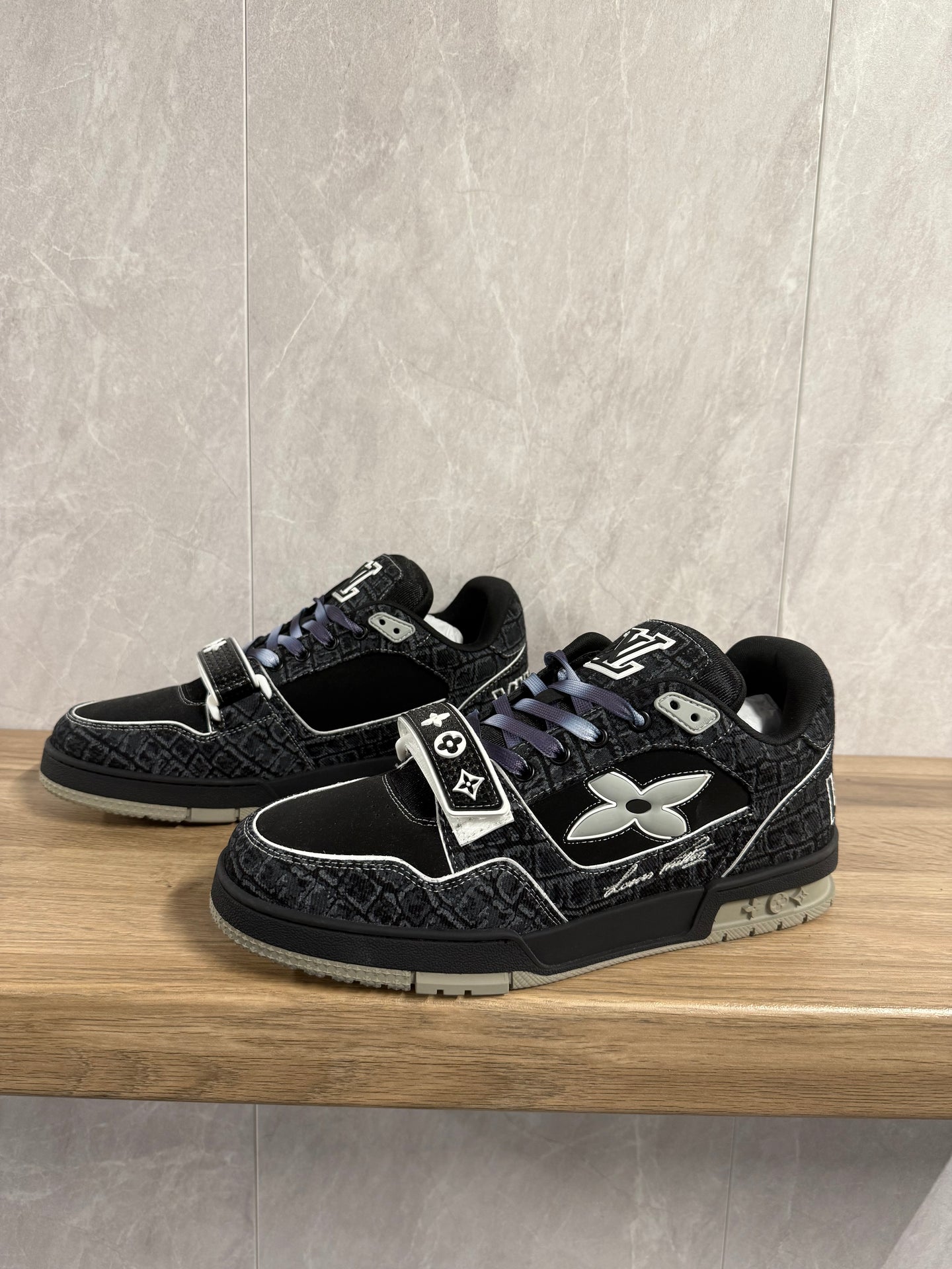LV Trainer Grijs Zwart