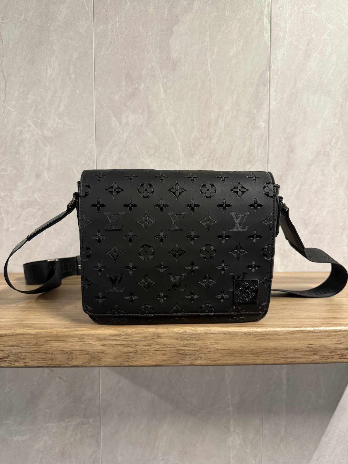 LV District Messenger Bag Zwart Monogram
