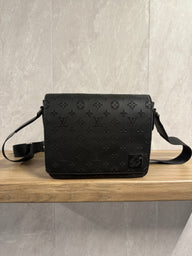 LV District Messenger Bag Zwart Monogram