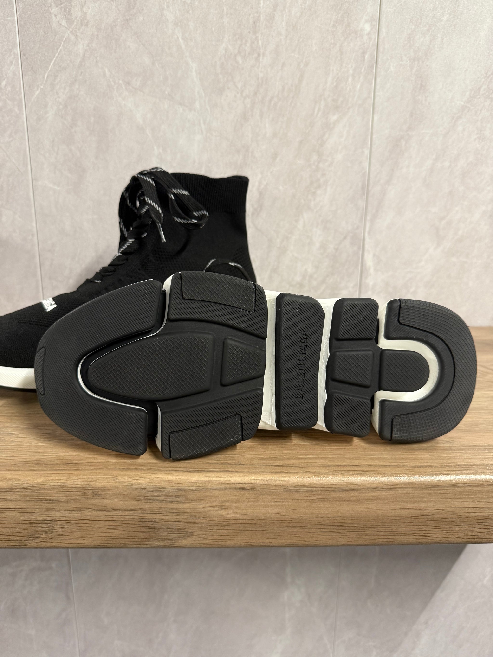 Balenciaga Speedrunner 2.0 Zwart (witte zool veters)