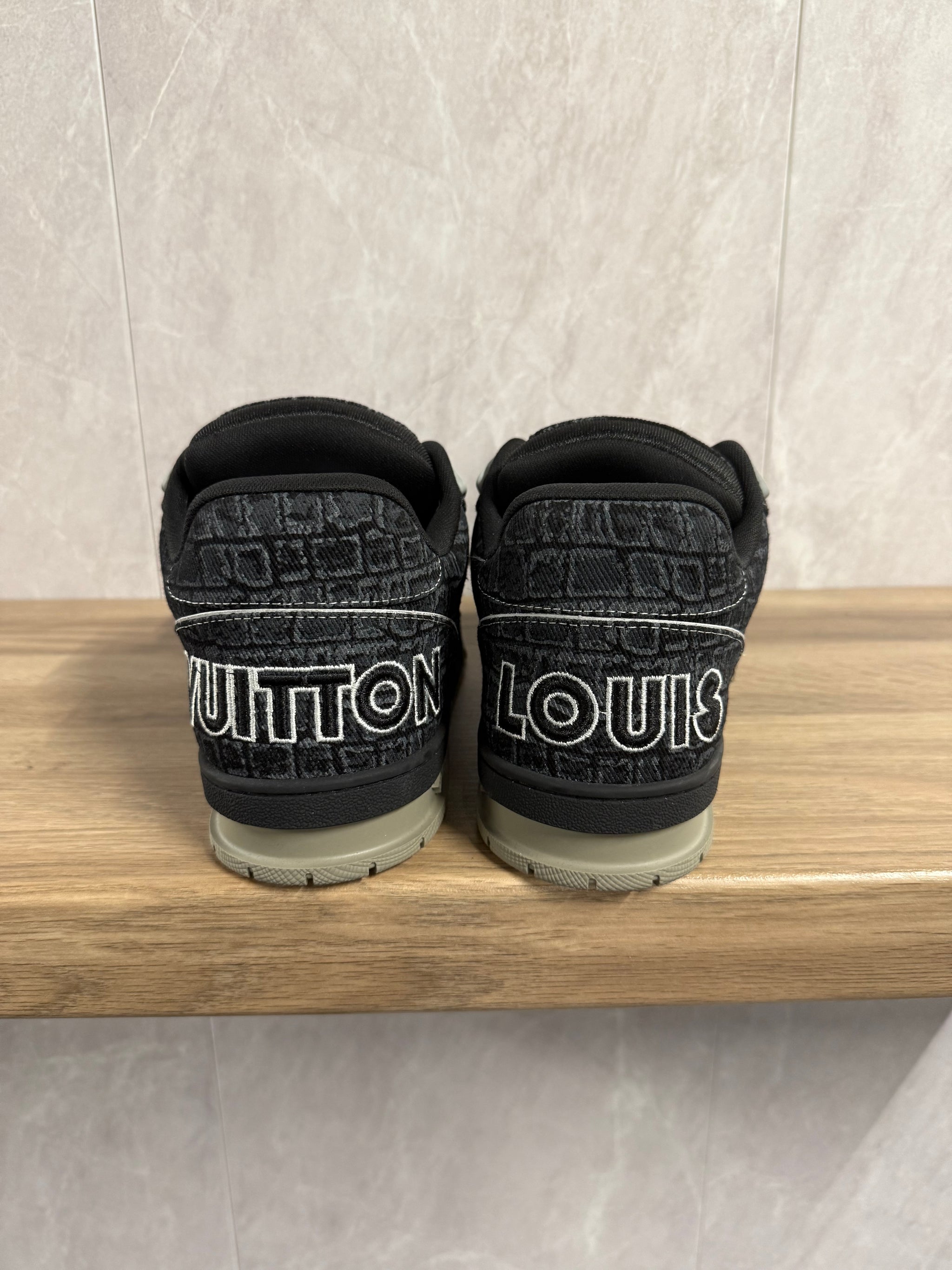 LV Trainer Grijs Zwart