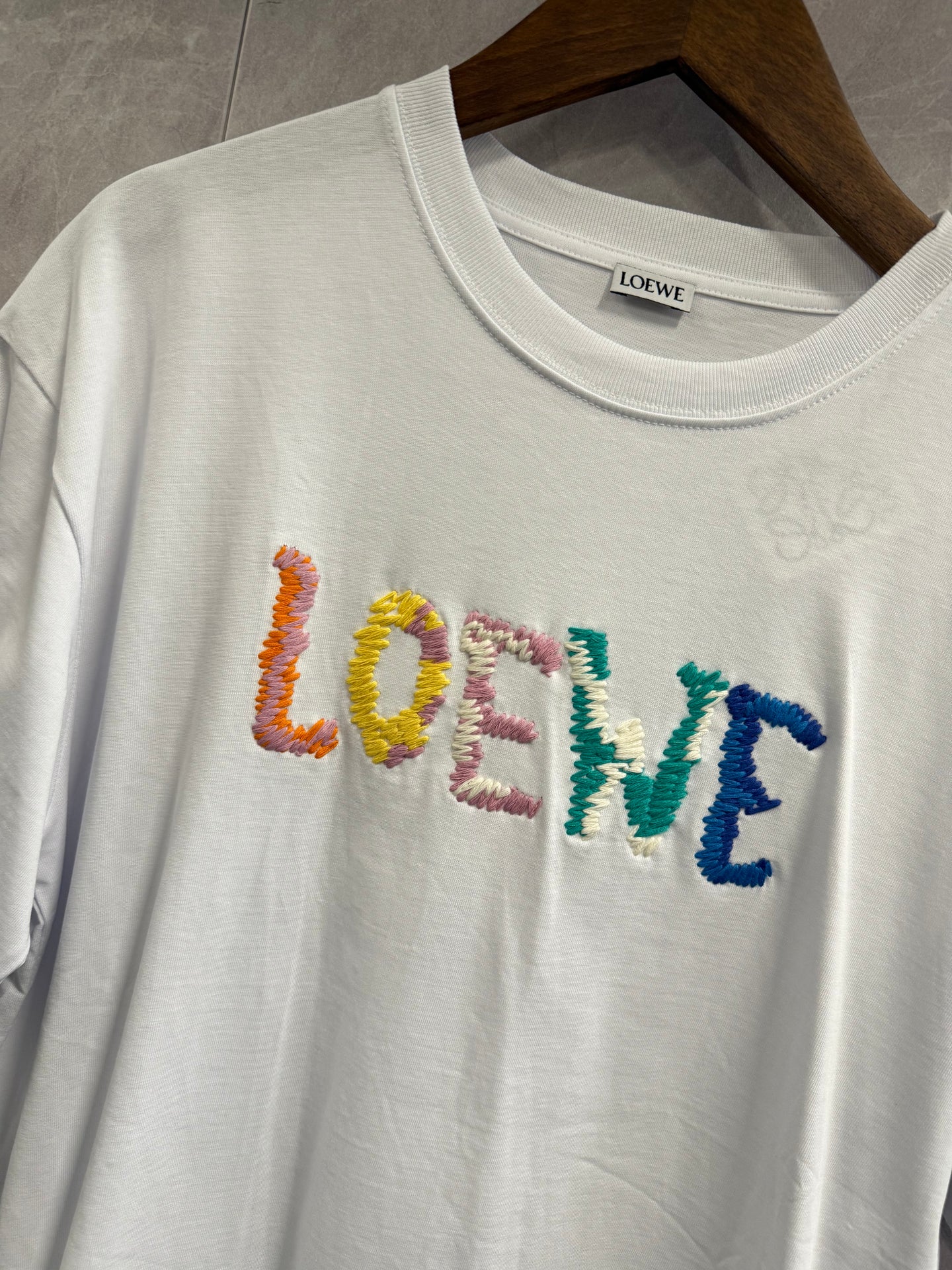 T-Shirt Loewe Wit (gestikt)