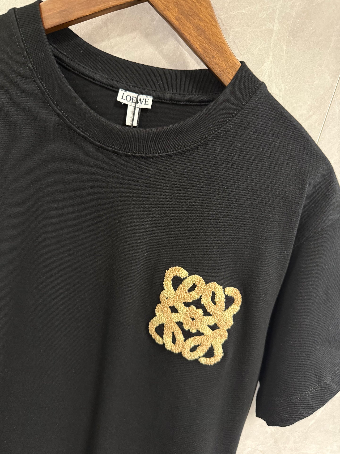 T-Shirt Loewe Zwart (logo groot bruin)