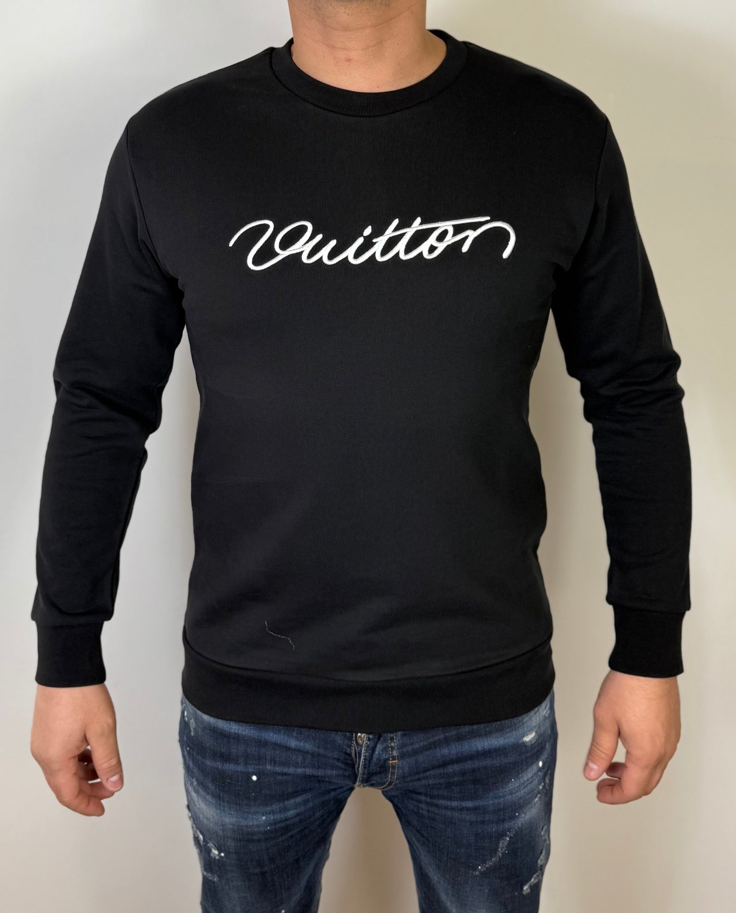 LV SWEATER ZWART (gestikt)