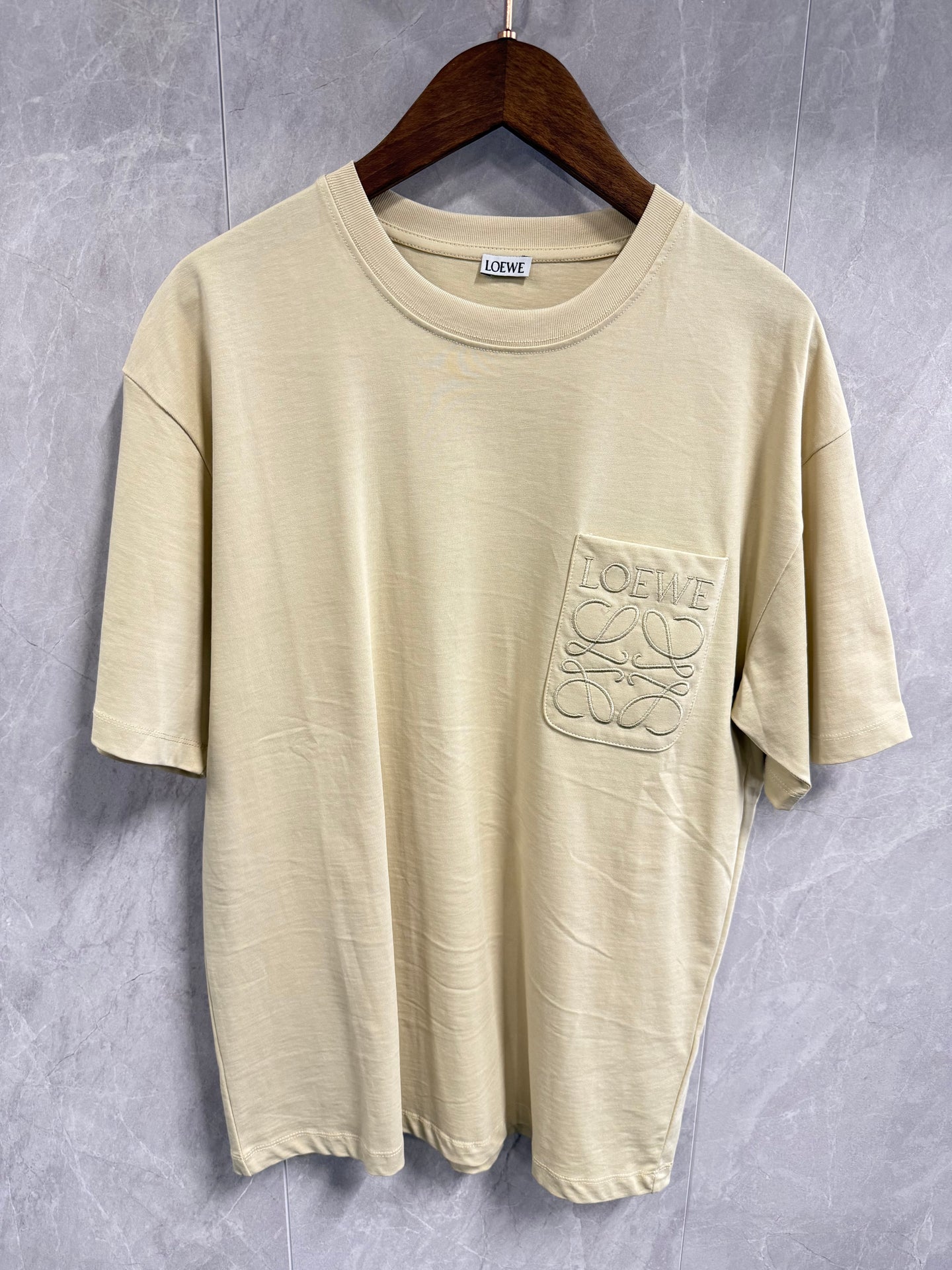 T-Shirt Loewe Beige (zak borst)