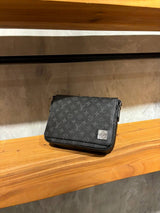 LV District Messenger Bag Zwart Monogram